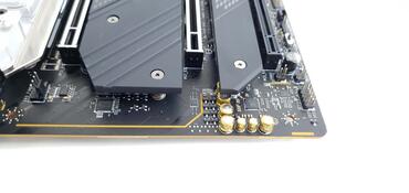 MSI-MPG-Z690-CARBON-EK-X-Bild05
