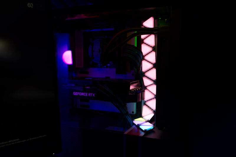 Corsair iCue LC100 RGB Beleuchtung im Gehäuse Corsair iCue LC100 RGB Beleuchtung im Gehäuse