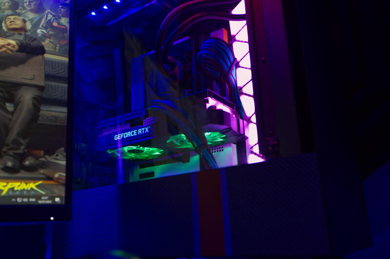 Corsair iCue LC100 RGB Beleuchtung im Gehäuse Corsair iCue LC100 RGB Beleuchtung im Gehäuse