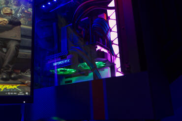 Corsair iCue LC100 RGB Beleuchtung im Gehäuse