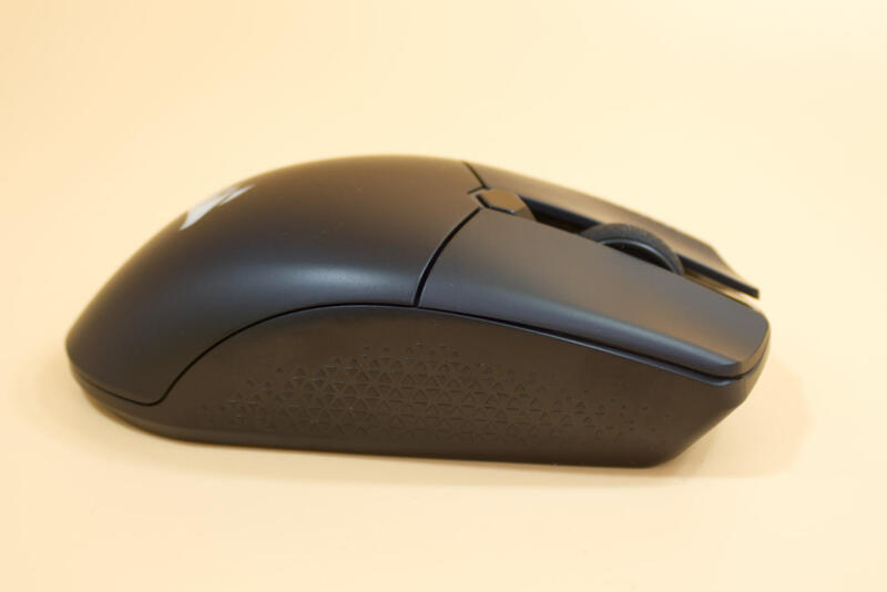 Corsair Katar Elite Wireless Seite Corsair Katar Elite Wireless Seite