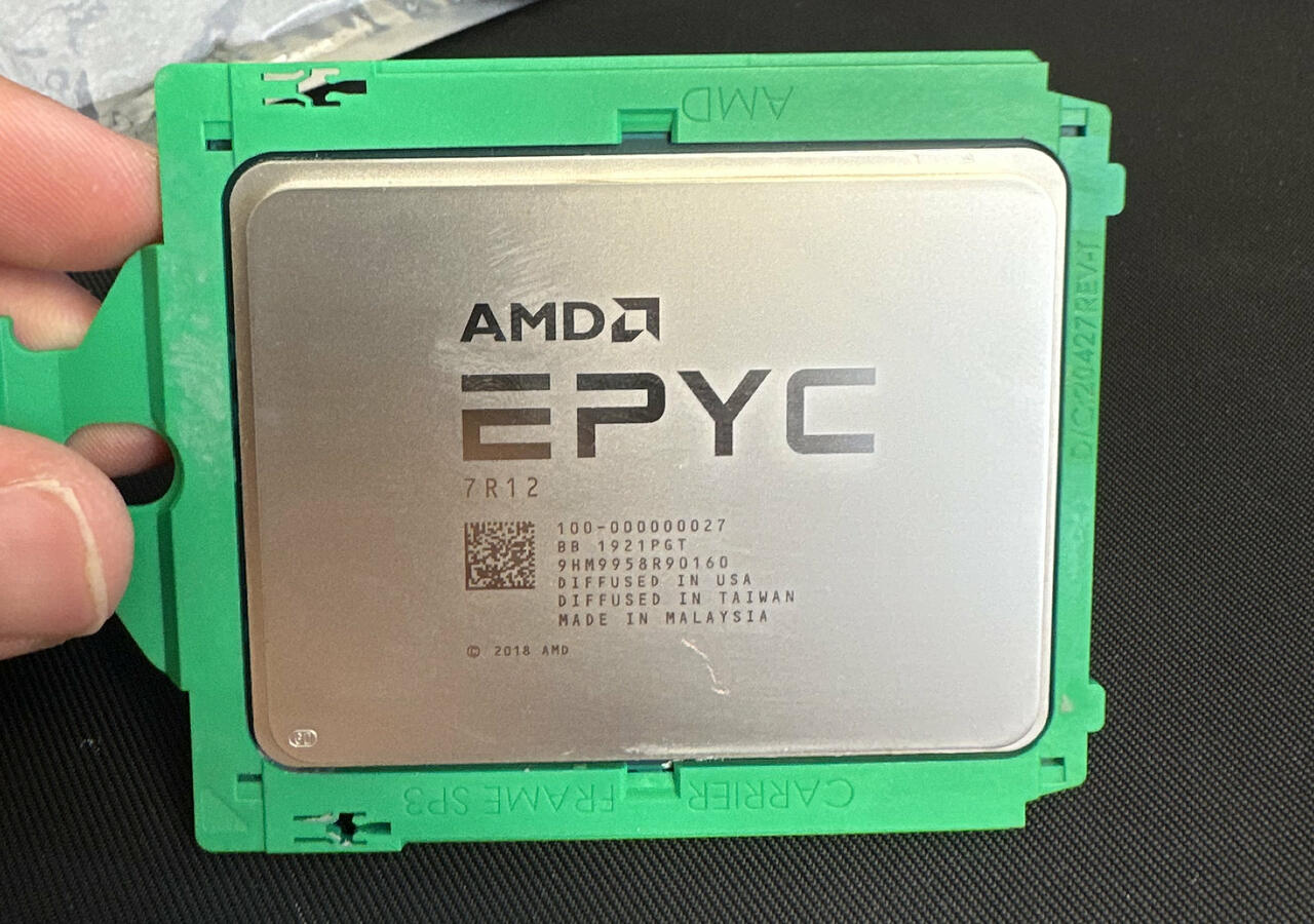 AMD EPYC 7002 - 7R12