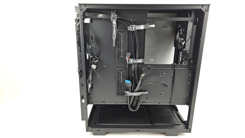Thermaltake_Ceres_300_ARGB-Bild05_01 Thermaltake_Ceres_300_ARGB-Bild05_01