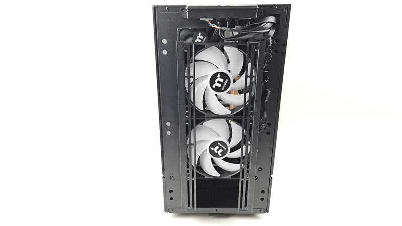 Thermaltake_Ceres_300_ARGB-Bild06_01 Thermaltake_Ceres_300_ARGB-Bild06_01