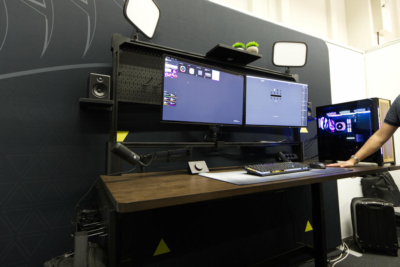 Corsair Platform:6 Tisch  Bild © PCMasters.de