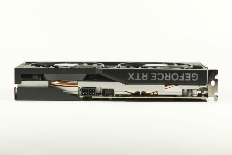 KFA2 GeForce RTX 4060 1-ClickOC Top-Ansicht - PCIe-Stromstecker KFA2 GeForce RTX 4060 1-ClickOC Top-Ansicht - PCIe-Stromstecker