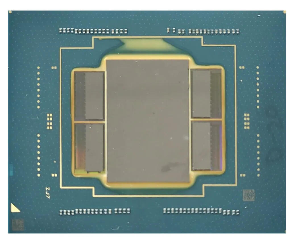 Intel zeigt Acht-Kern-CPU mit 528 Threads  Bild © Intel