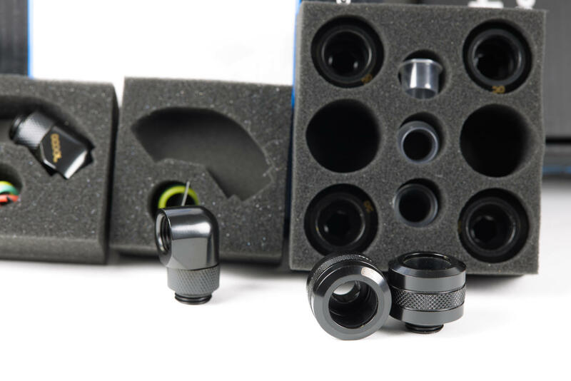 Alphacool Core Hurrican 360mm XT45 HardTube Anschlüsse Alphacool Core Hurrican 360mm XT45 HardTube Anschlüsse