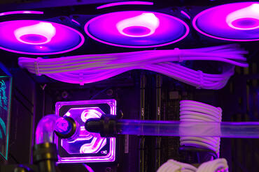 Custom Wasserkühlung Alphacool Core Hurrican 360mm XT45 HardTube im Test