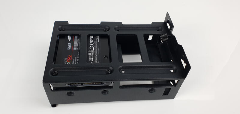 NZXT_H6_FLOW_RGB-Bild09_2 NZXT_H6_FLOW_RGB-Bild09_2
