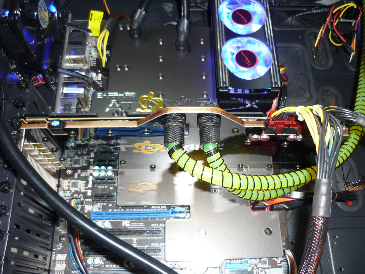 Sapphire ATOMIC Radeon HD 7990