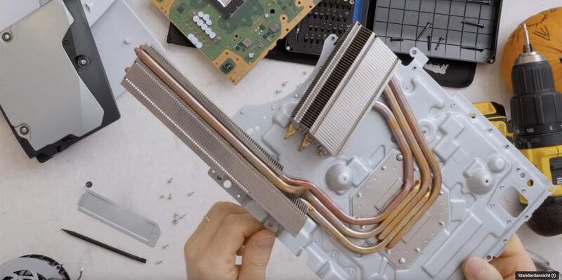 Neue PlayStation 5: Teardown zeigt besseren Kühler in der "Slim"-Konsole Neue PlayStation 5: Teardown zeigt besseren Kühler in der "Slim"-Konsole