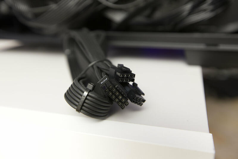 Corsair RM1000x Shift 12VHPWR-Kabel Corsair RM1000x Shift 12VHPWR-Kabel