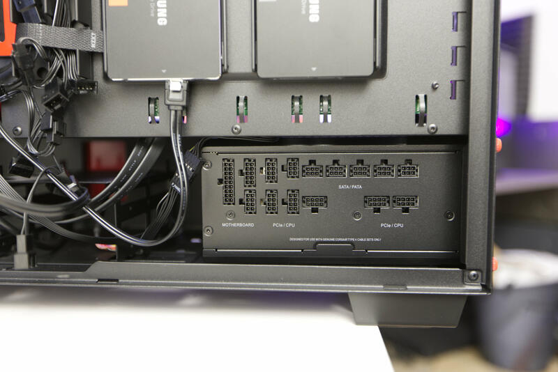 Corsair RM1000x Shift - Anschlüsse-seitlich Corsair RM1000x Shift - Anschlüsse-seitlich