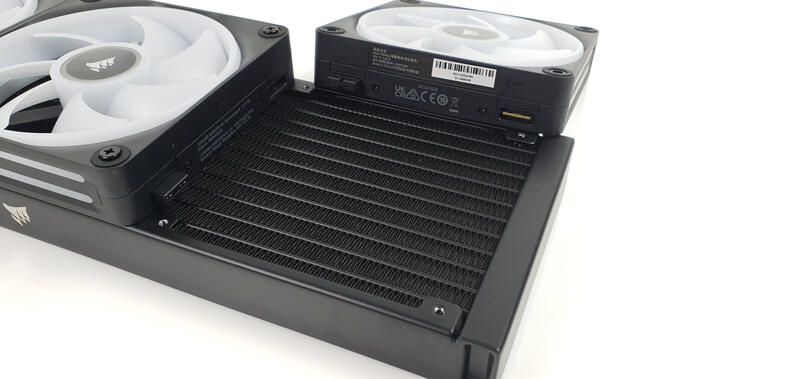 ICUE-LINK-H150i-LCD_Bild09_1 ICUE-LINK-H150i-LCD_Bild09_1