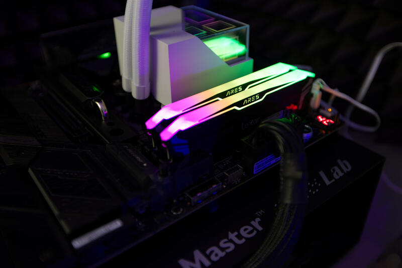 Lexar ARES RGB 32 GB DDR5-6400-Kit Lexar ARES RGB 32 GB DDR5-6400-Kit