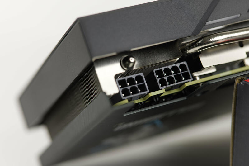 PowerColor Radeon RX 7600 XT Hellhound 2xPCIe-Stromstecker PowerColor Radeon RX 7600 XT Hellhound 2xPCIe-Stromstecker