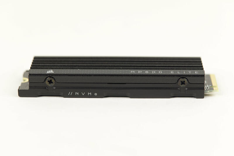 Corsair MP600 ELITE Seitenansicht Corsair MP600 ELITE Seitenansicht
