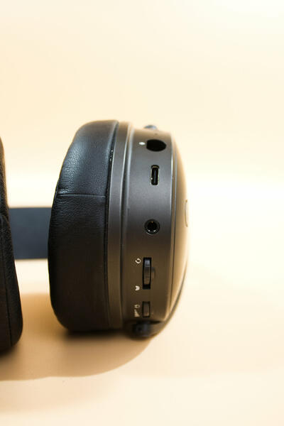 Audeze Maxwell Bedienelemente Audeze Maxwell Bedienelemente