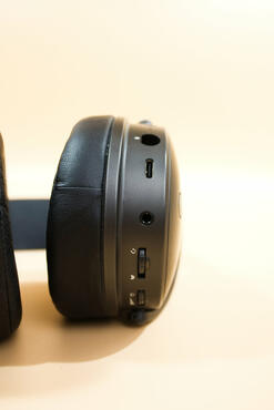 Audeze Maxwell Bedienelemente