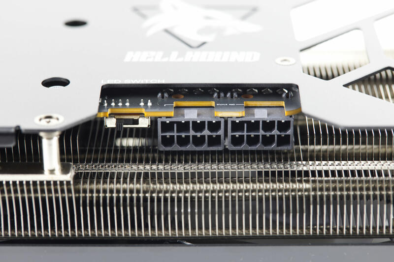 PowerColor Radeon RX 7900 GRE Hellhound - PCIe-Stromanschlüsse PowerColor Radeon RX 7900 GRE Hellhound - PCIe-Stromanschlüsse