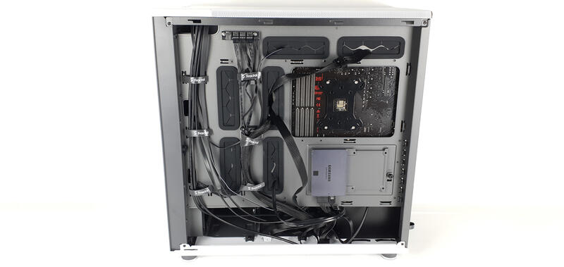 Fractal Design North XL - Rückseite mit verbauter Hardware