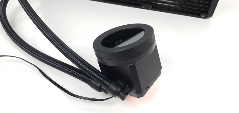 Thermaltake TOUGHLIQUID Ultra 420 RGB - Pumpe Seitlich