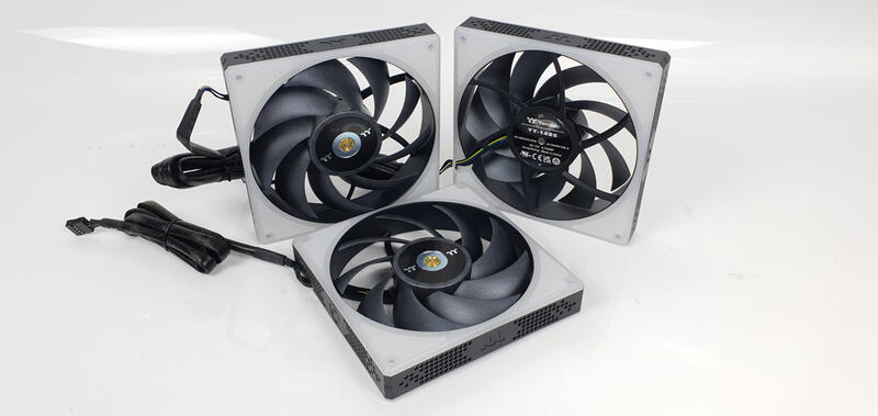 Thermaltake TOUGHLIQUID Ultra 420 RGB - Lüfter