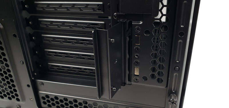 Lian Li O11 Dynamic EVO XL - Zierblende hinten offen Lian Li O11 Dynamic EVO XL - Zierblende hinten offen