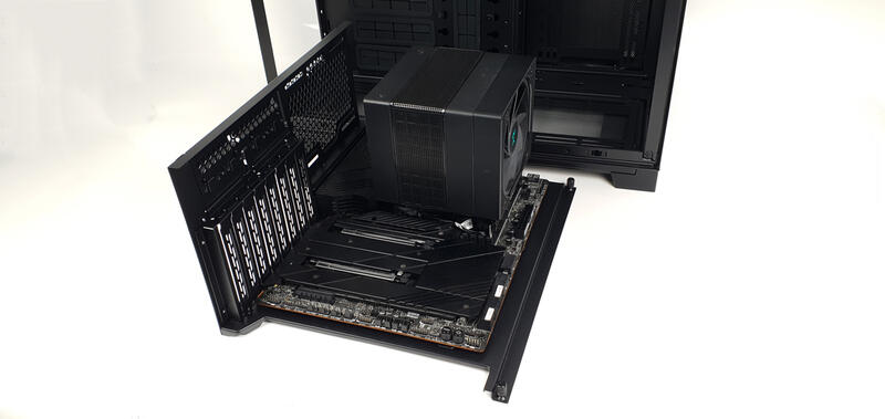 Lian Li O11 Dynamic EVO XL - Mainboard Verbaut Lian Li O11 Dynamic EVO XL - Mainboard Verbaut