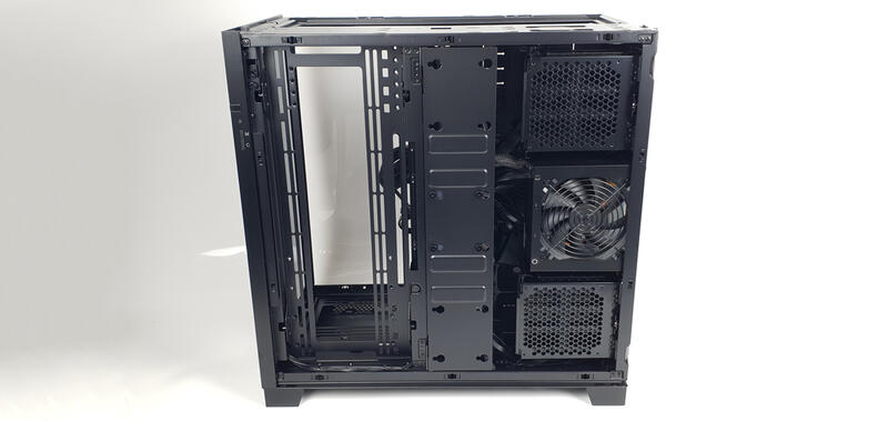 Lian Li O11 Dynamic EVO XL - Hardware Verbaut Rückseite Lian Li O11 Dynamic EVO XL - Hardware Verbaut Rückseite