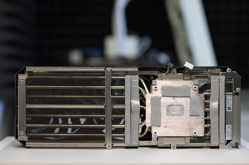 KFA2 GeForce RTX 4080 SUPER SG Kühlkörper KFA2 GeForce RTX 4080 SUPER SG Kühlkörper