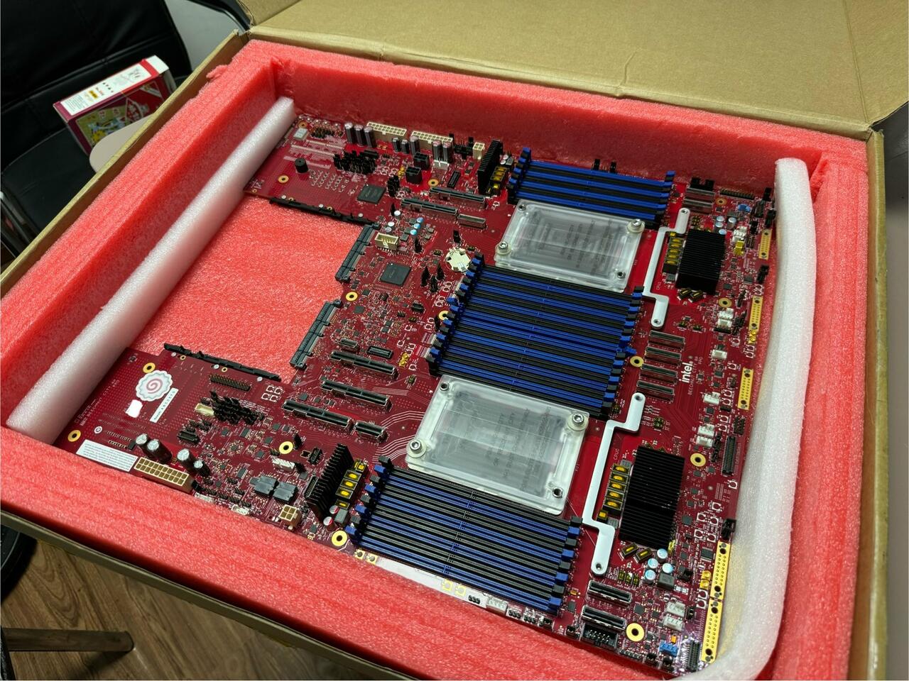 Xeon 6: Bilder der “Beechnut City”-Plattform mit Sockel LGA 4710