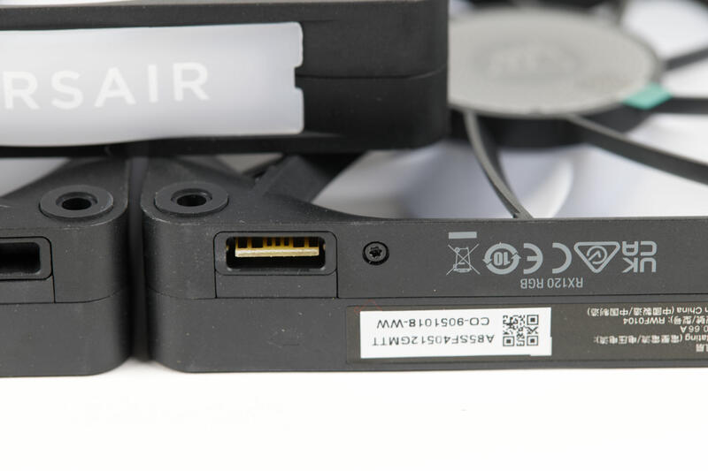 Corsair iCUE LINK RX120 RGB Starter Kit Port Corsair iCUE LINK RX120 RGB Starter Kit Port