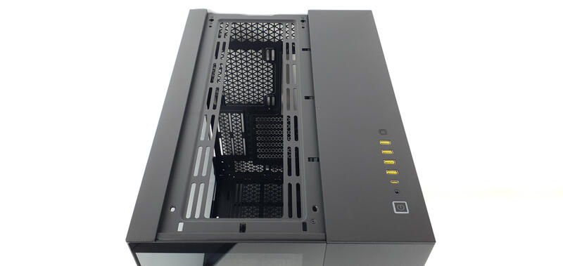 Corsair 6500X - Oberseite geöffnet
