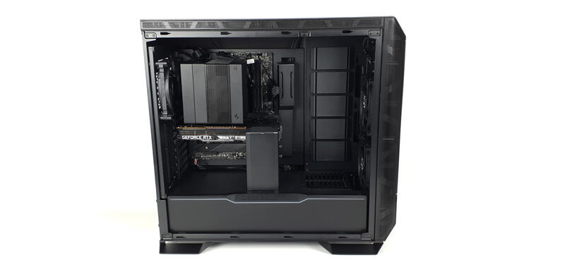 be quiet! Dark Base Pro 901 - Hardware verbaut rechts be quiet! Dark Base Pro 901 - Hardware verbaut rechts