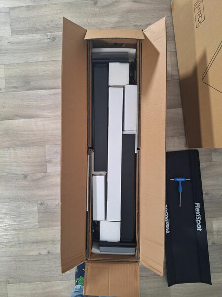 FlexiSpot E7 Pro 004 - Verpackung - Beine - 2