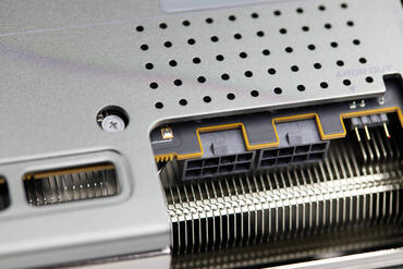Sapphire Radeon RX 7700 XT Nitro+ 2xPCIe-8-pin-Stromstecker
