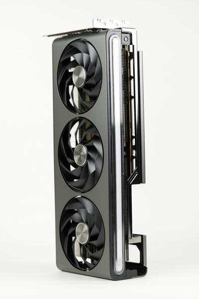Sapphire Radeon RX 7700 XT Nitro+ Fazit Sapphire Radeon RX 7700 XT Nitro+ Fazit