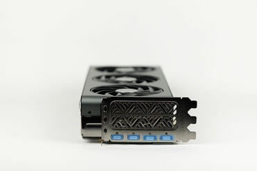 Sapphire Radeon RX 7700 XT Nitro+ Anschlüsse