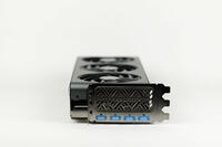 Sapphire Radeon RX 7700 XT Nitro+ Anschlüsse