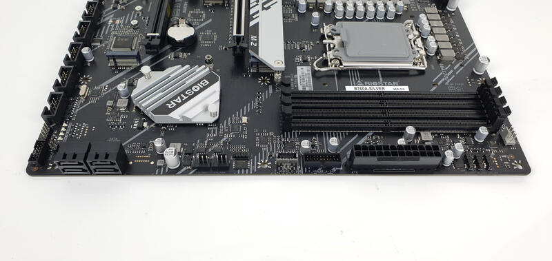 Biostar B760A-Silver - Anschlüsse Rechts Biostar B760A-Silver - Anschlüsse Rechts