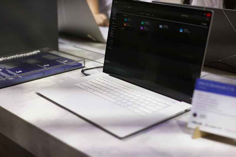 ASUS Zenbook S 16 ASUS Zenbook S 16