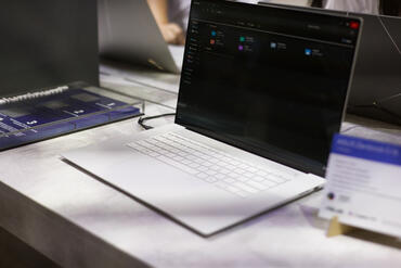 ASUS Zenbook S 16: Ultraleichtes Notebook mit Ryzen AI 300-APUs