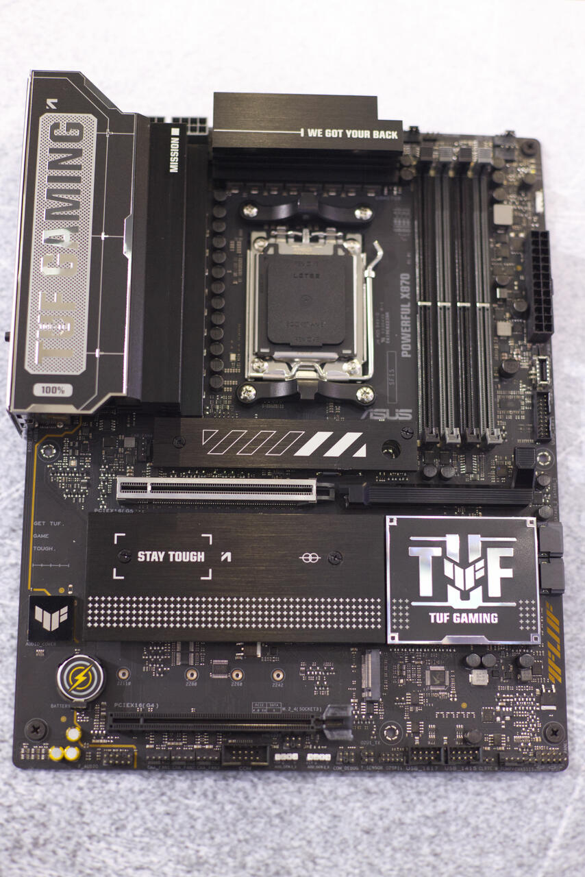 ASUS X870 TUF Gaming AM5-BTF-Motherboard  Bild © PCMasters.de