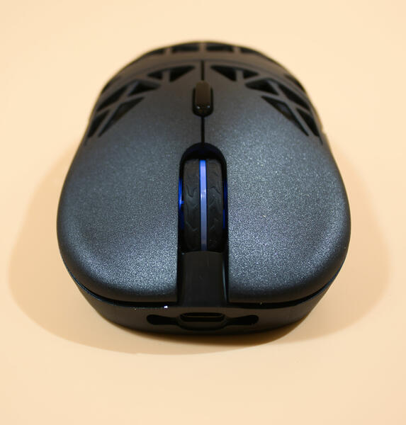 ENDORFY LIV Plus Wireless Frontanischt - blau beleuchtet ENDORFY LIV Plus Wireless Frontanischt - blau beleuchtet
