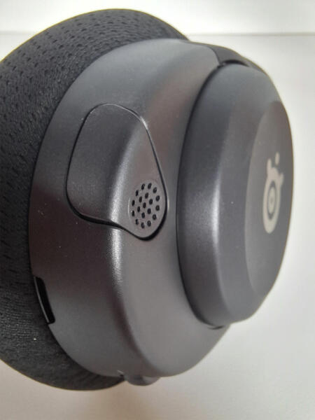 SteelSeries Arctis Nova 5 Wireless 006 - Mikrofon eingesteckt SteelSeries Arctis Nova 5 Wireless 006 - Mikrofon eingesteckt