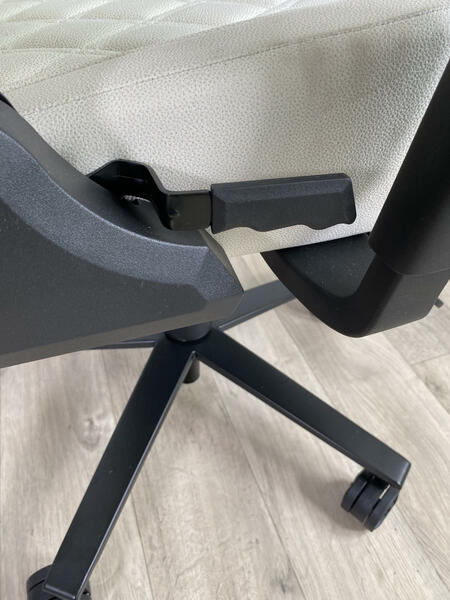 Corsair TC500 LUXE 046 Neigungseinstellung