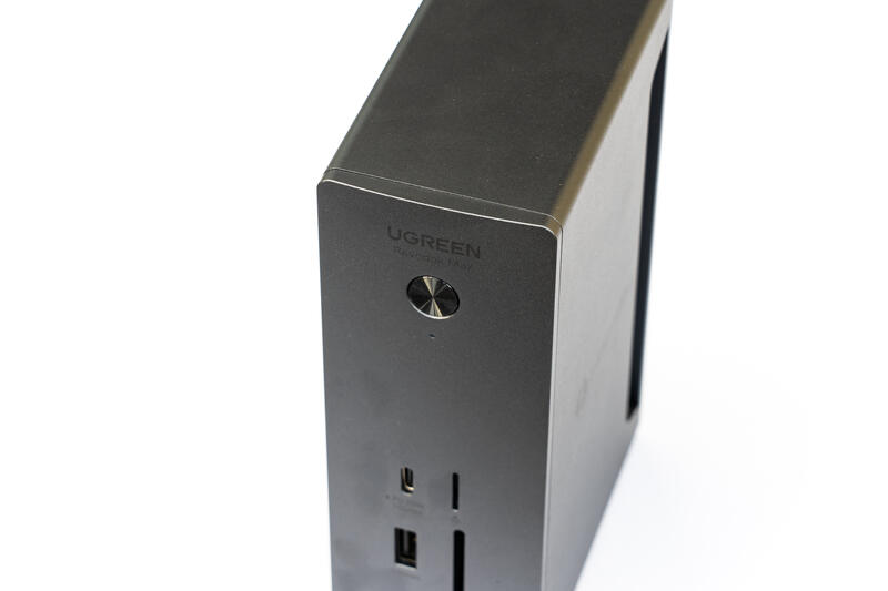 Ugreen Revodok Max 213 Power-Knopf Ugreen Revodok Max 213 Power-Knopf