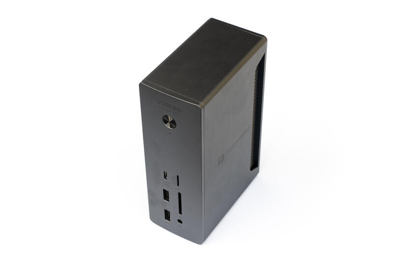 Ugreen Revodok Max 213 Frontansicht Ugreen Revodok Max 213 Frontansicht